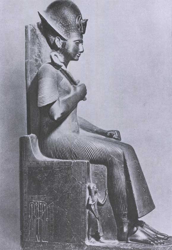 Статуя фараона Рамсеса II. Черный гранит. XIX династия. Первая половина 13 в. до н. э. Турин, Музей.