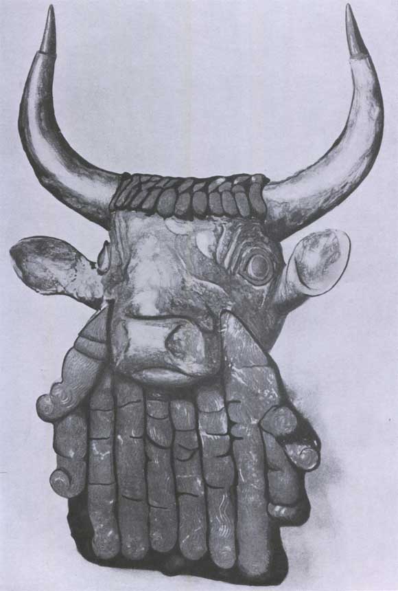 Голова быка с арфы из «Царских гробниц» в Уре. Золото и лазурит. 26 в. до н. э. Филадельфия, Музей Университета.